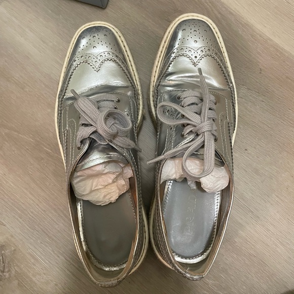 Stunning Prada silver platform brogues - Picture 10 of 13